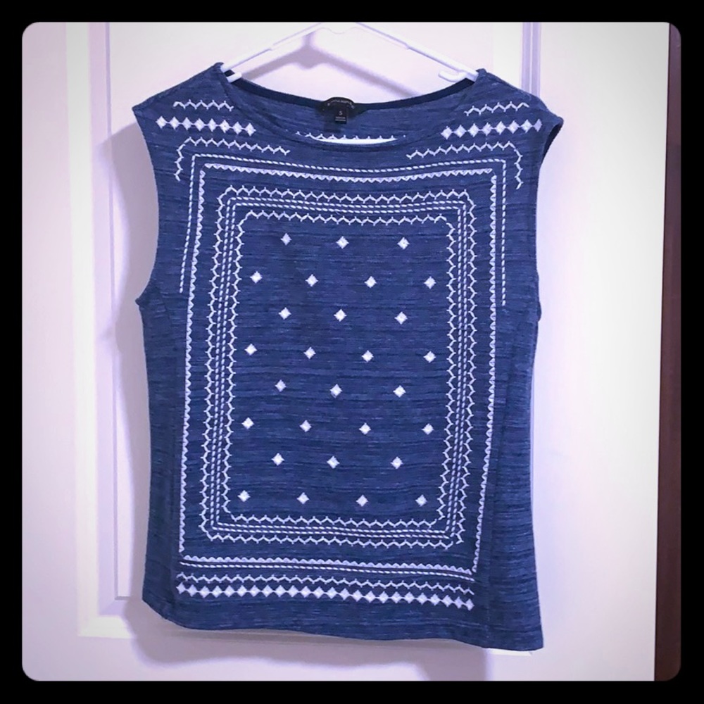 Top denim style with embroidery